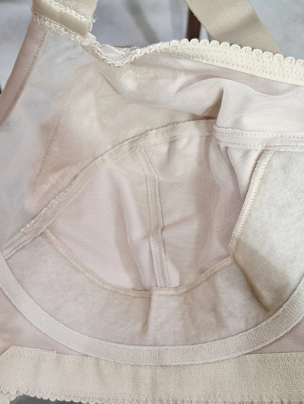 44D‎ Elila 1301 Microfiber Soft-Cup Wire Free Bra Beige NWT